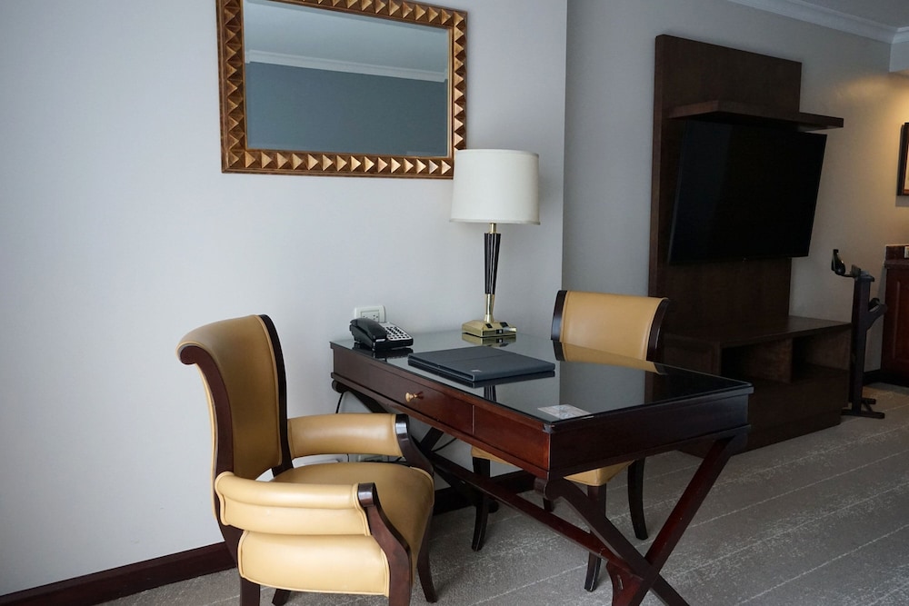 Room, 1 King Bed, City View - Photo 7