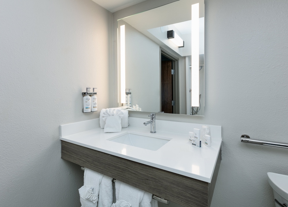 Suite, 2 Queen Beds, Mobility Accessible (Roll-In Shower) - Photo 7