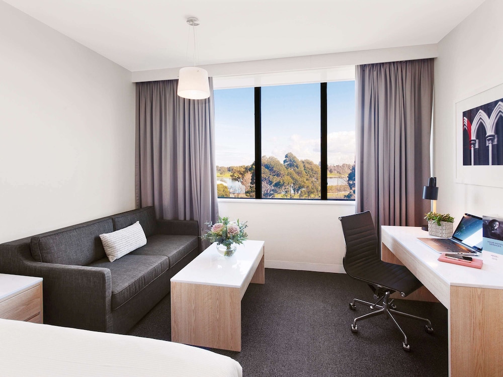 Superior Room, 1 King Bed, Lake View - Photo 4