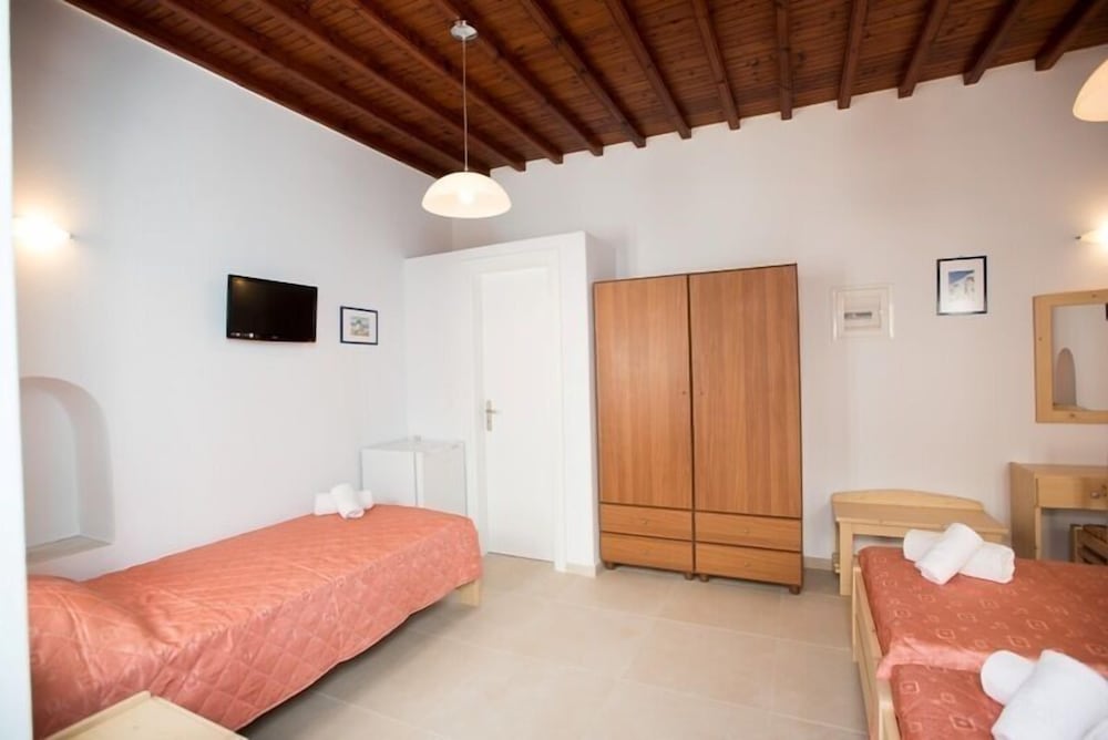 Standard Triple Room photo 2
