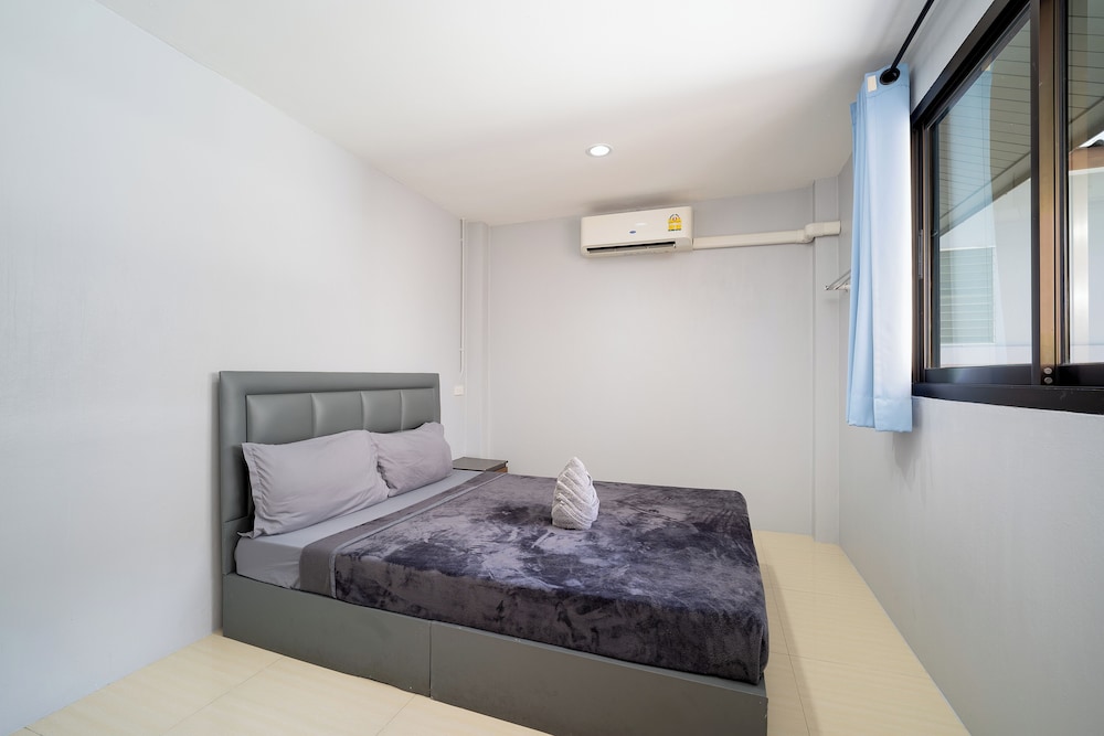 Double Room with Shared Bathroom photo 3