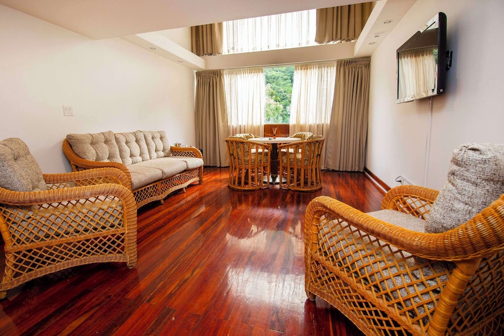 1 King Bed, 2 Level Room, Studio Suite - Photo 5
