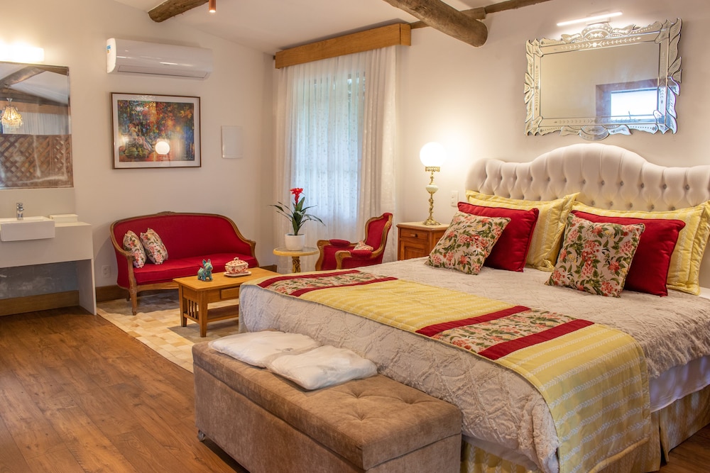 Luxury Suite photo 2