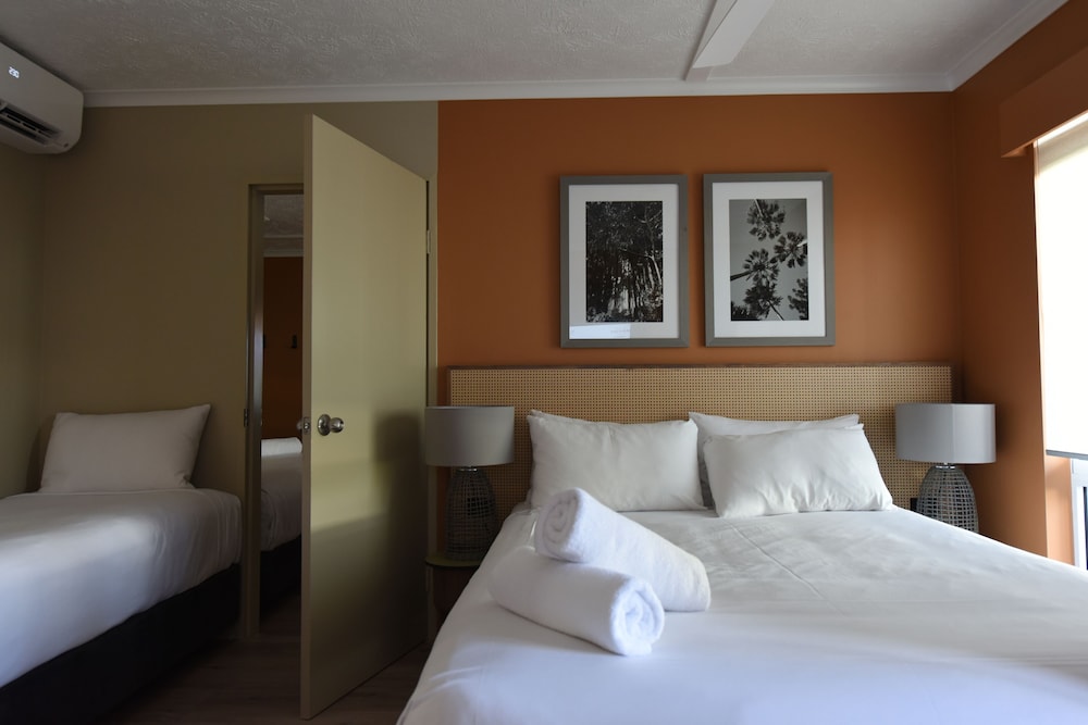 Standard Room, Multiple Beds photo 3