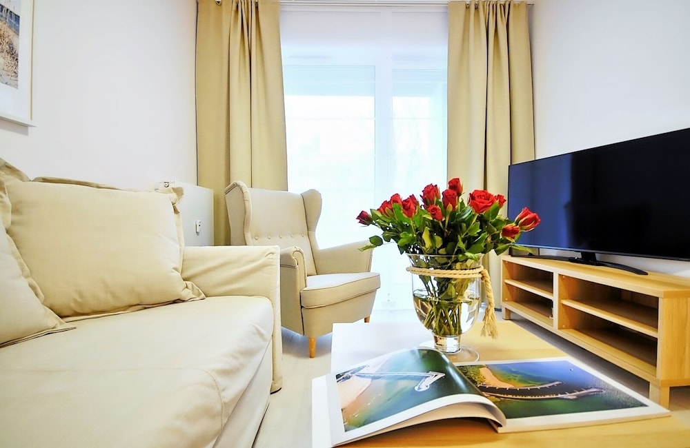Deluxe Apartment, 1 Queen Bed with Sofa bed, Pool Access, Park View (NT A209) photo 2
