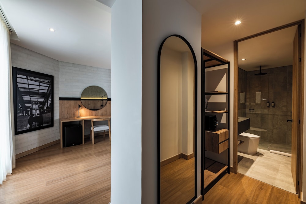 Suite, 1 King Bed, Non Smoking