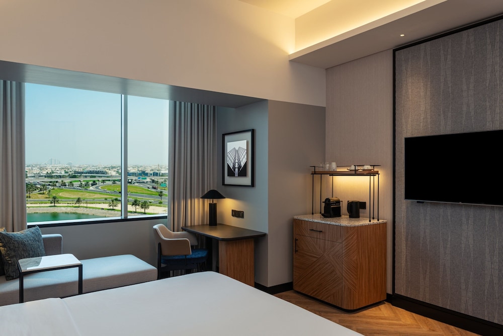 Grand Room, 1 King Bed photo 2