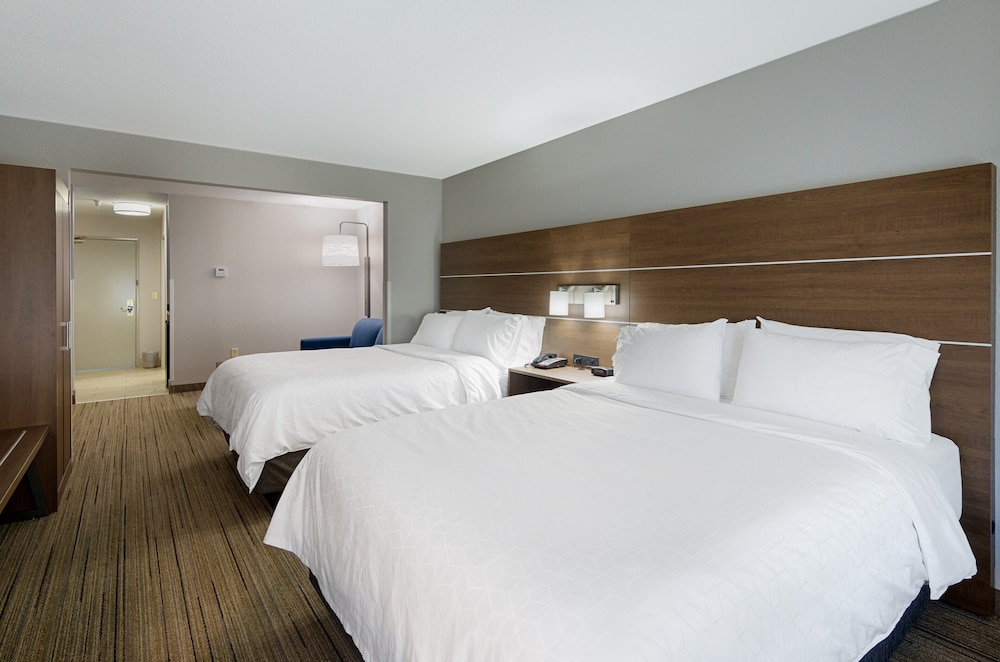 Suite, 2 Queen Beds - Photo 6