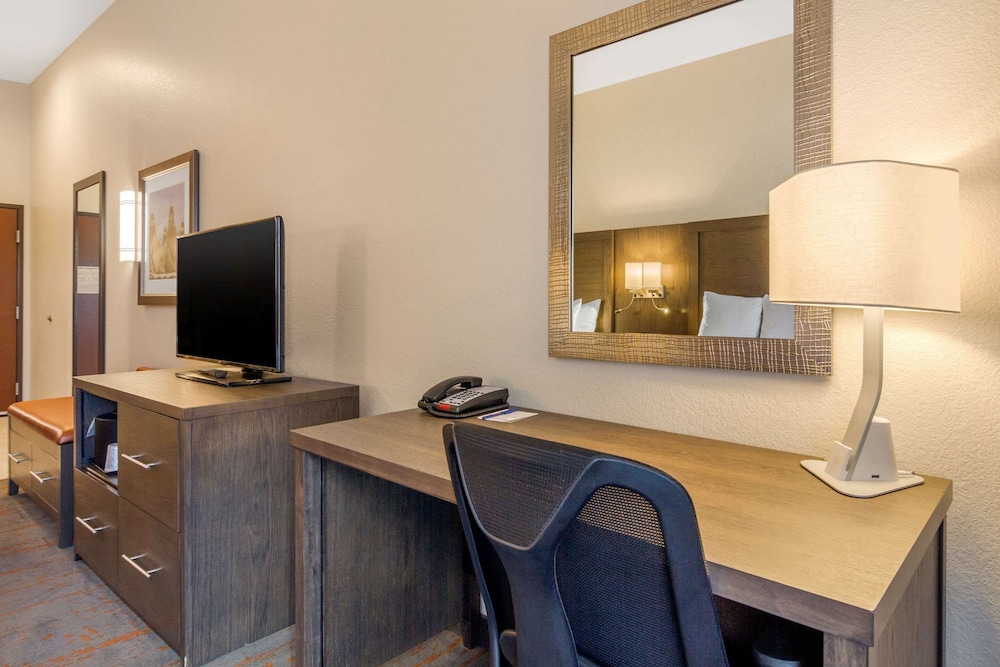 Suite, Multiple Beds, Non Smoking photo 2