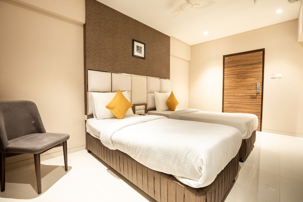 Premium Twin Room - Photo 4