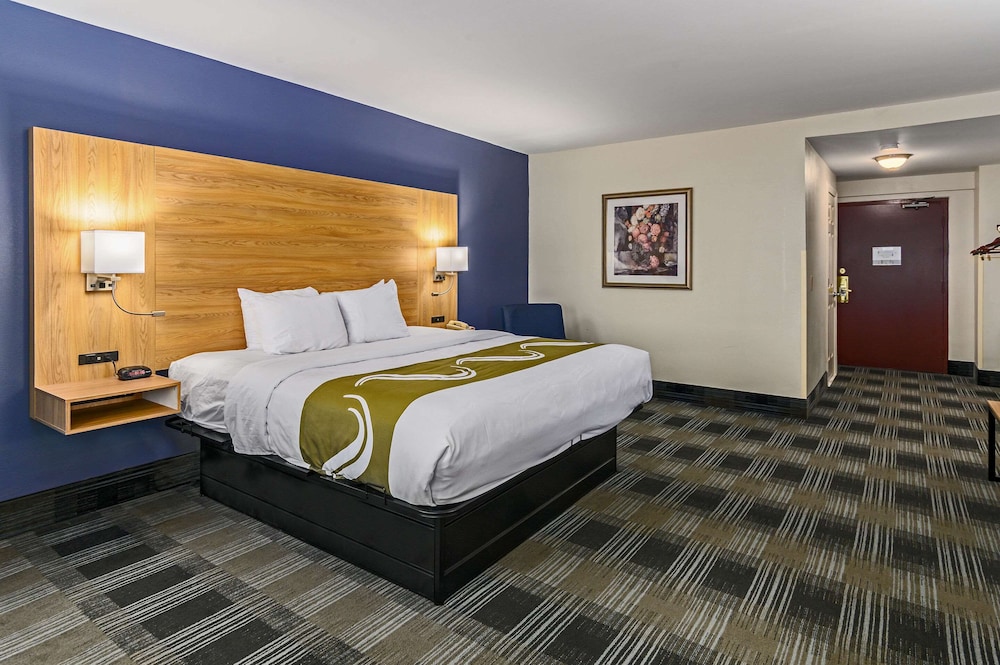 Room, 1 King Bed, Non Smoking - Photo 4