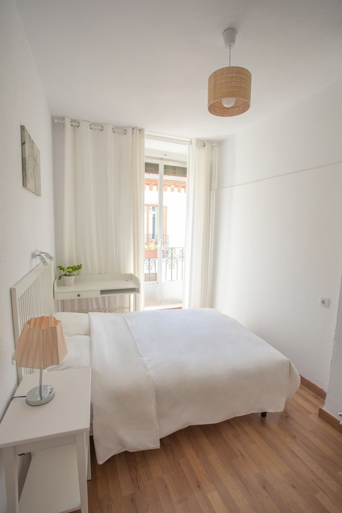 Basic Double Room, Balcony, City View photo 3