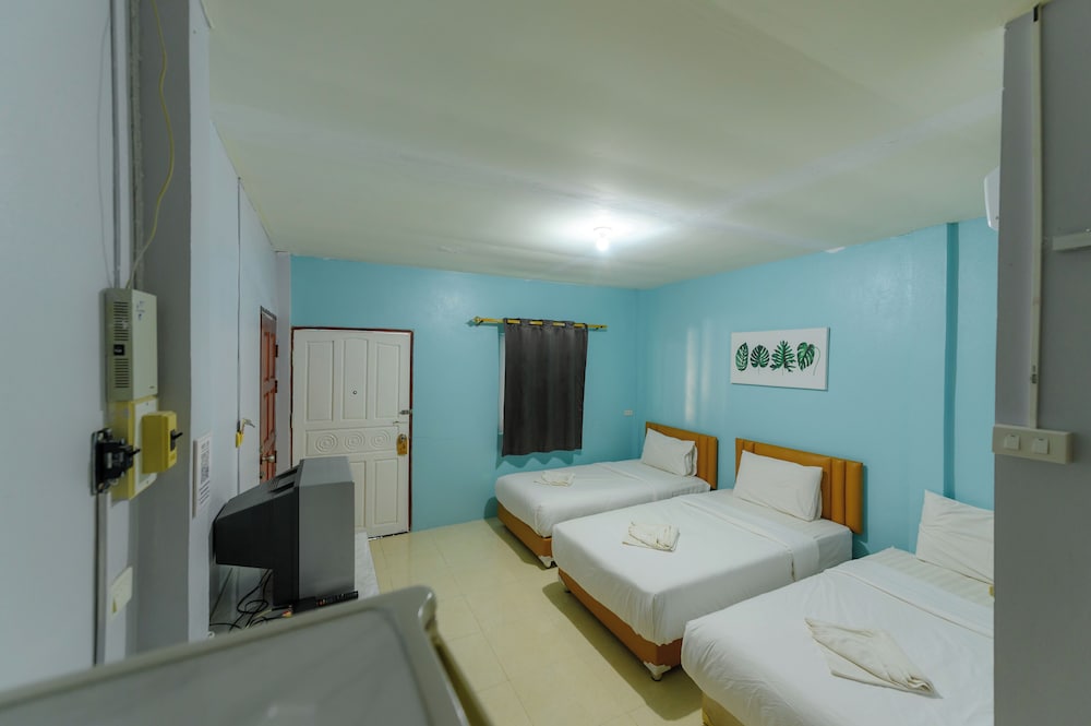 Standard Triple Room, Pool View photo 3