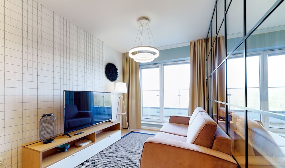 Classic Apartment, 1 Queen Bed with Sofa bed, Pool Access, Park View (NTD613) photo 2