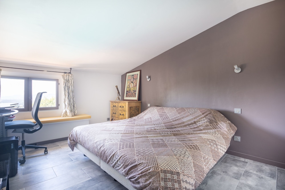 Panoramic Apartment, 1 Bedroom, Non Smoking, Hill View photo 1