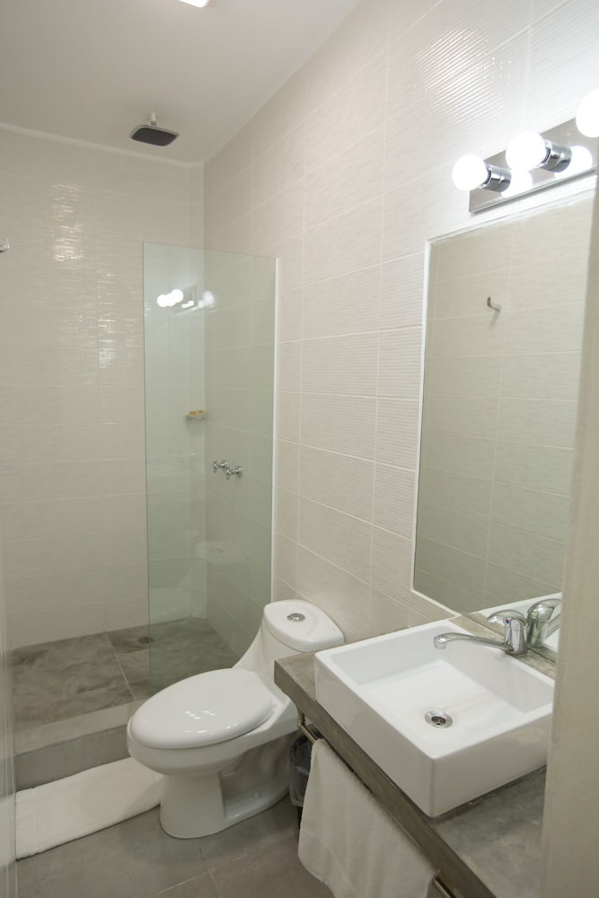 Standard Room, 2 Queen Beds photo 2