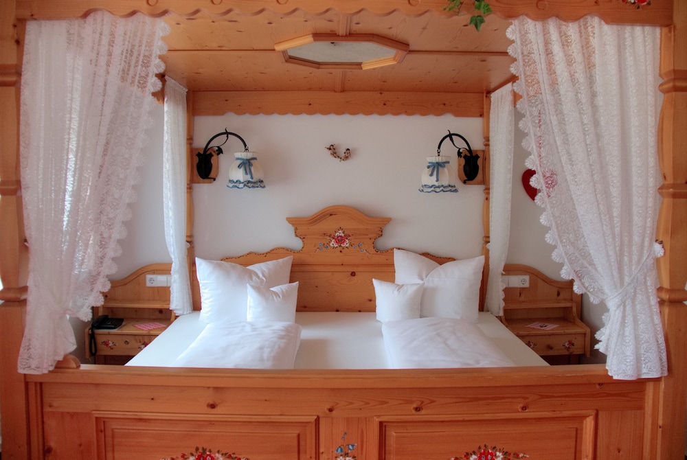 Deluxe Double Room, 1 Queen Bed - Photo 2