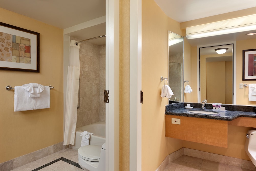 Premium Room, 2 Queen Beds, Non Smoking - Photo 4