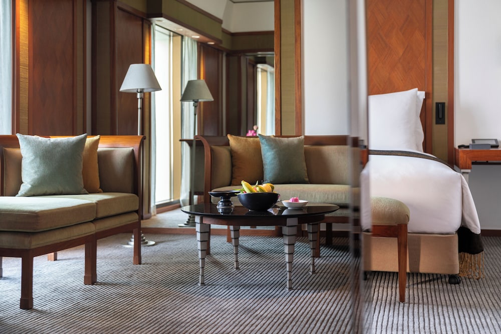 Executive Suite with Club benefit