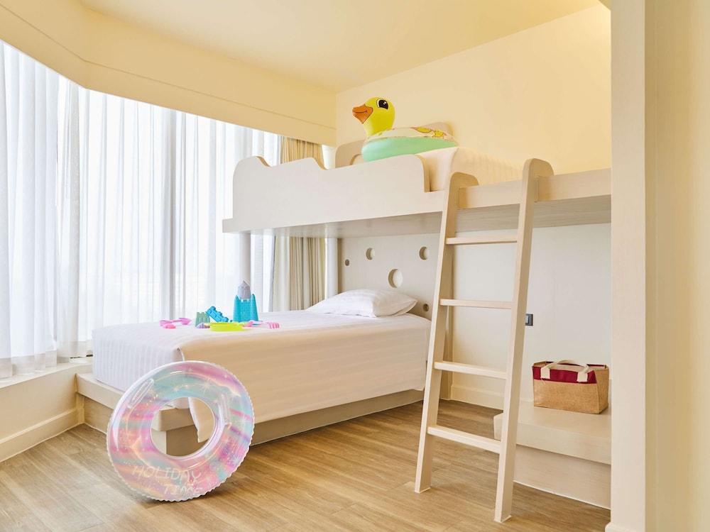 Family Room (1 King size bed and 1 Bunk bed)
