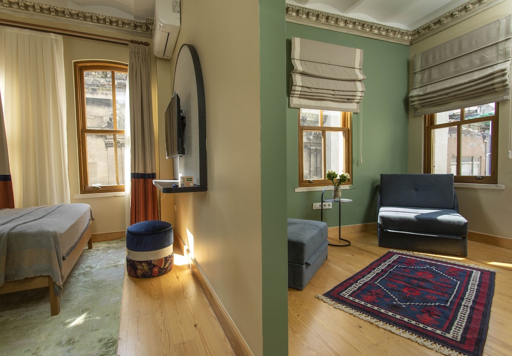 Deluxe Family Suite photo 2