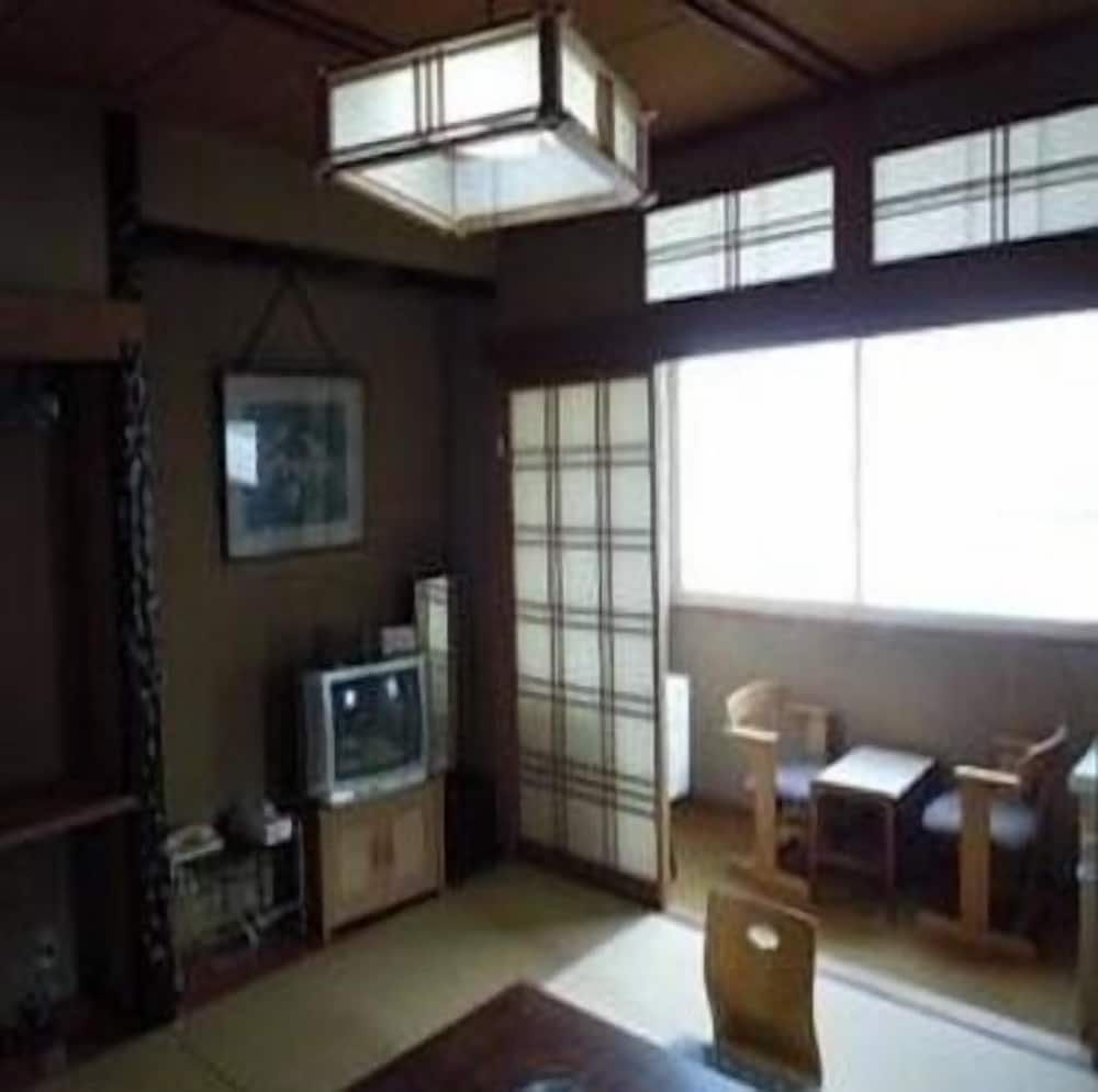 Japanese Style Room with Shared Bathroom photo 3