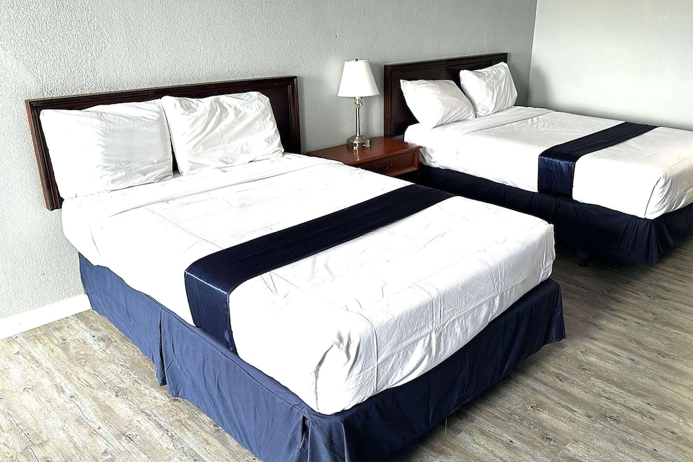 Room, 2 Double Beds, Non Smoking - Photo 1