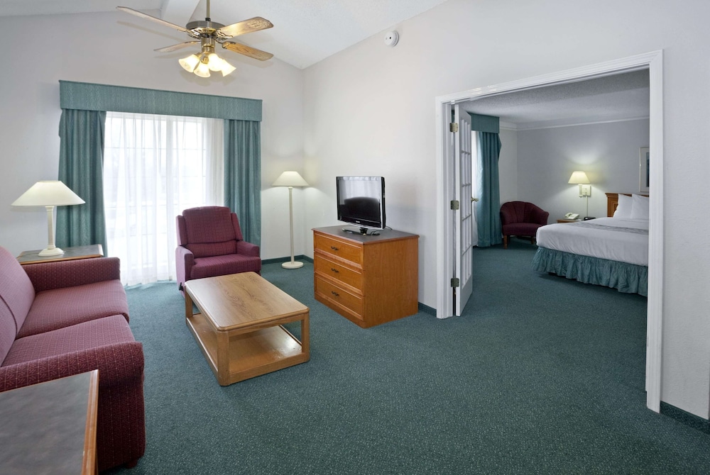 Suite, 1 King Bed, Non Smoking (Various Views) - Photo 2