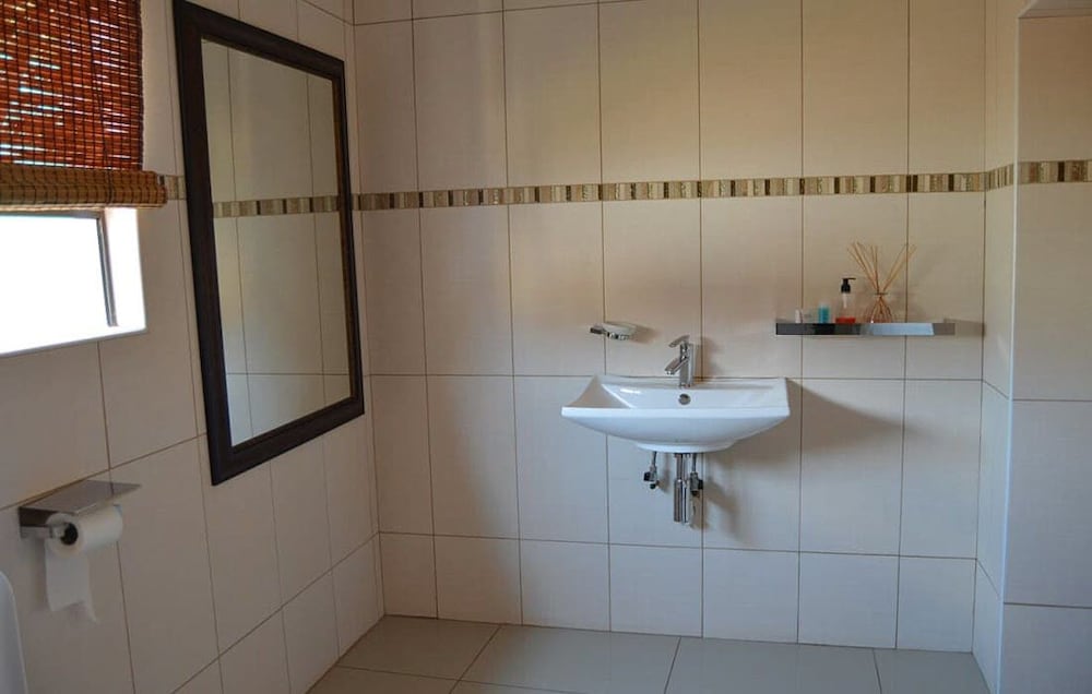 Standard Double Room (Yellow) photo 2