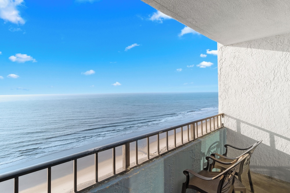 Oceanfront Deluxe Room - Photo 12