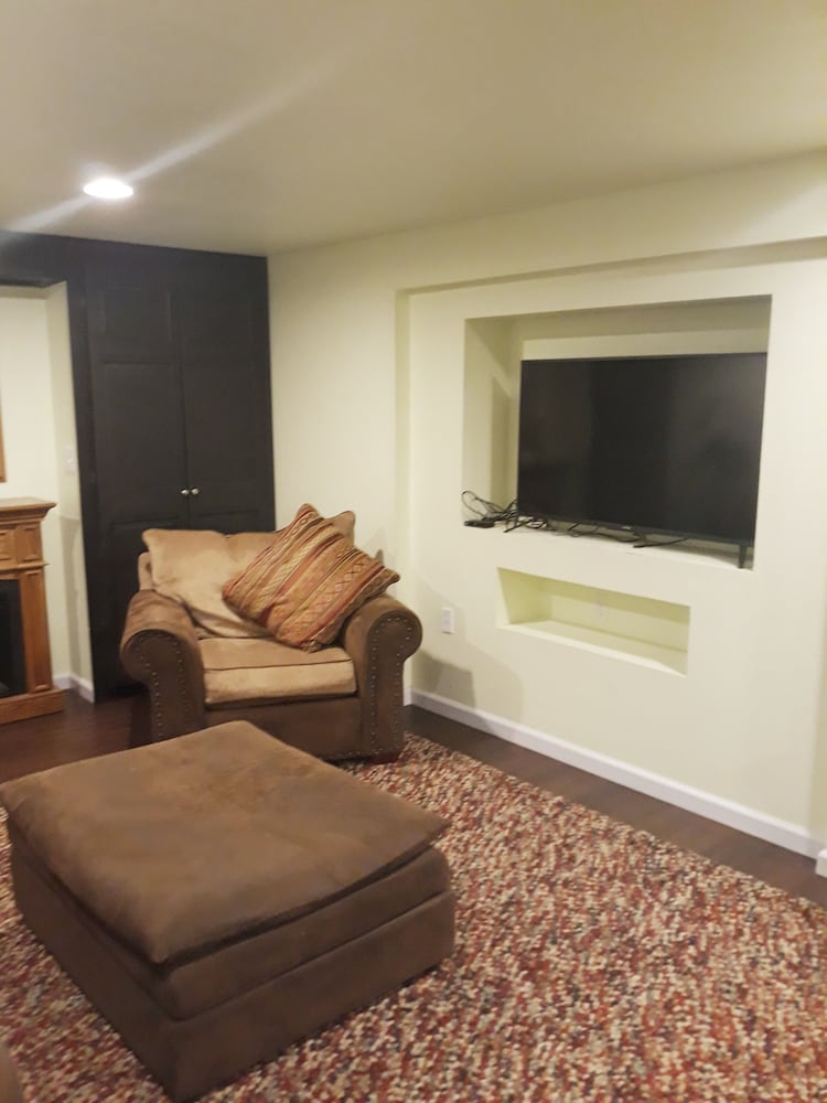 Classic Cottage, 4 Bedrooms, 2 Bathrooms, Hill View photo 3