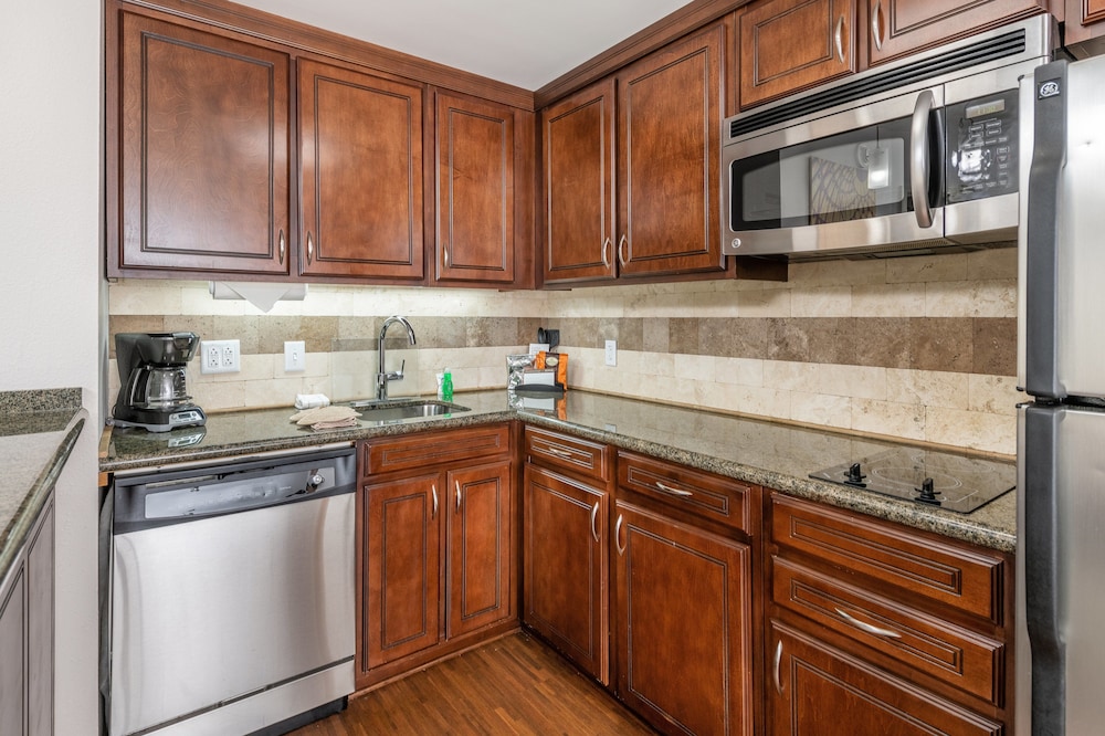 Suite, 1 Bedroom, Kitchen - Photo 4