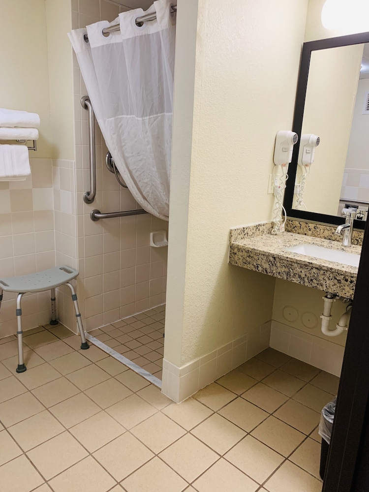 Room, 1 King Bed, Accessible, Non Smoking (Mobility) - Photo 14