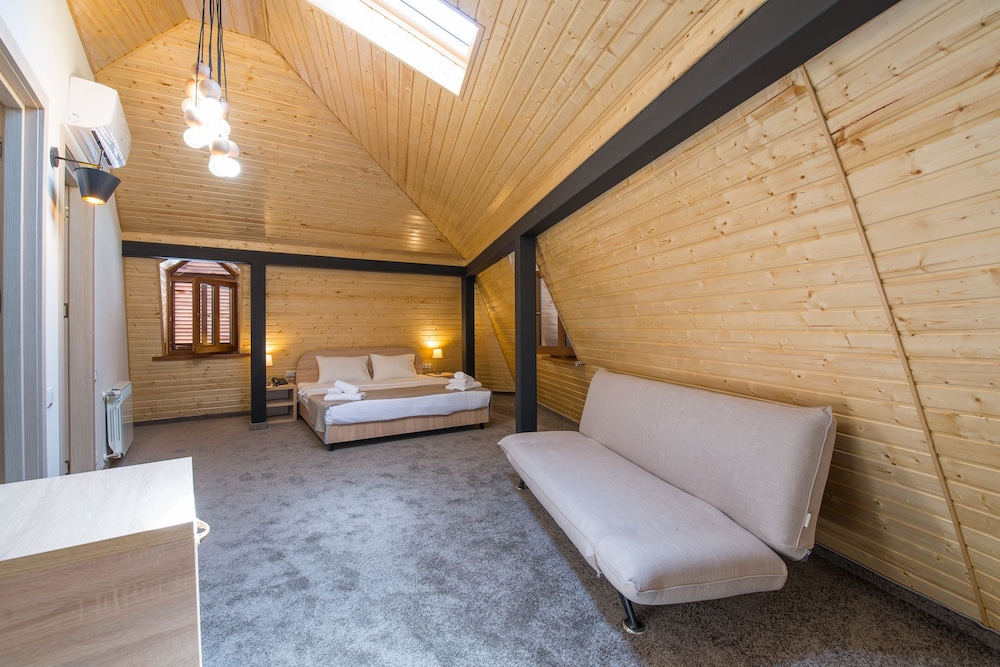 Deluxe Double Room, 1 King Bed (name) photo 3
