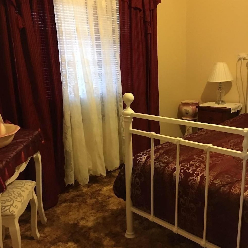 Standard Queen Room photo 3