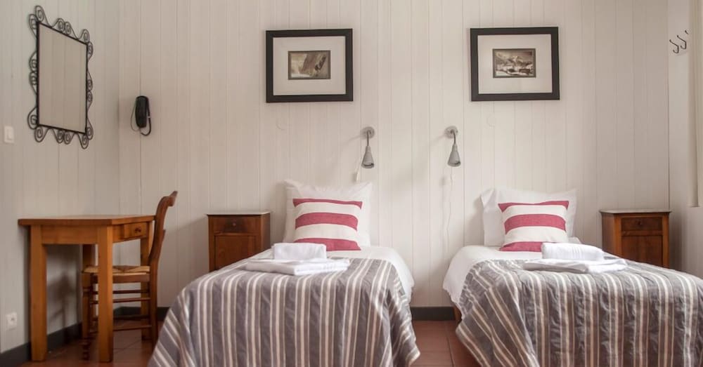 Standard Twin Room - Photo 1