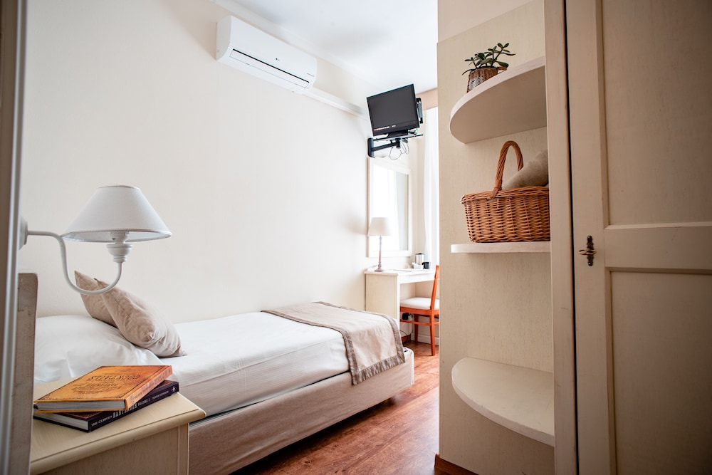 Small Standard Single Room, Mountain View in Hotel, No Lift