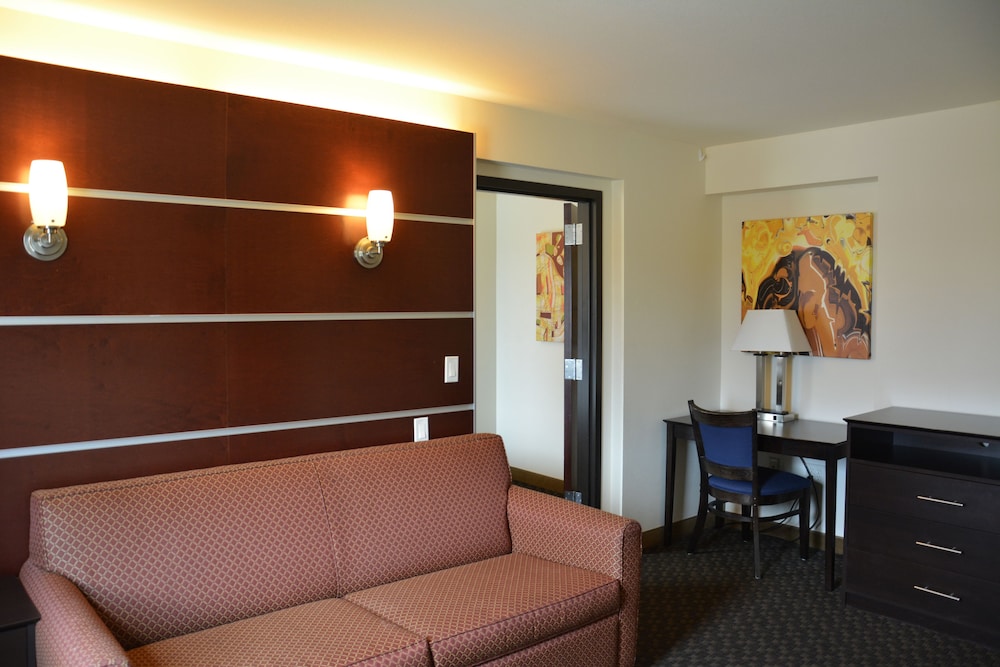 Deluxe Suite, 1 Bedroom, Non Smoking (1 King Bed, Top Floor) - Photo 4