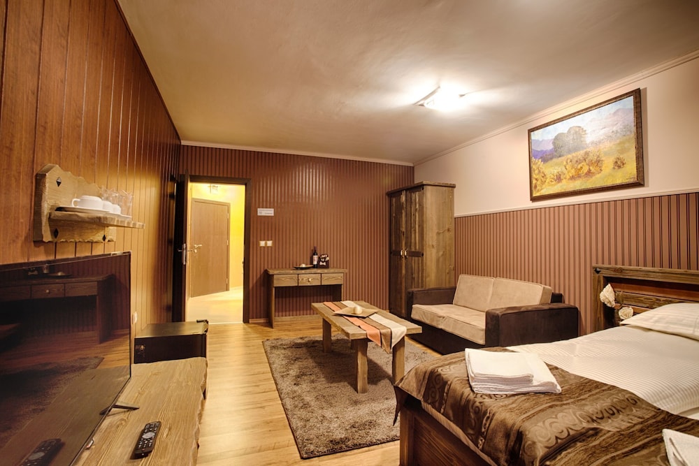 Deluxe Studio