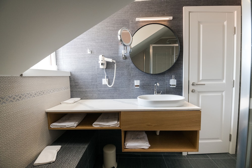 Superior Suite - Photo 8