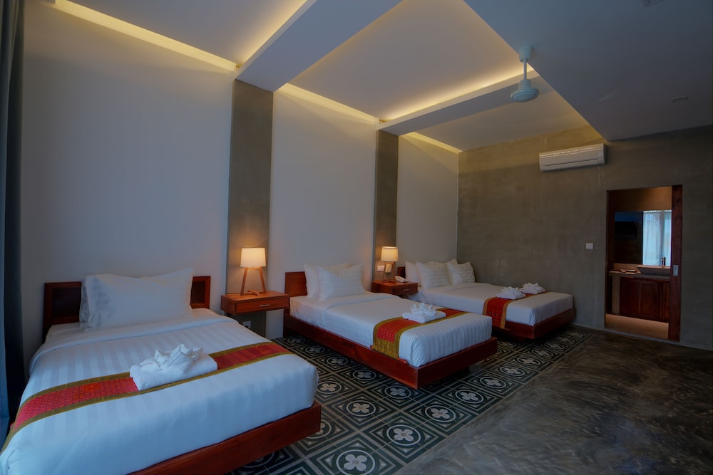 Infinity Poolside Family Suite - Photo 8
