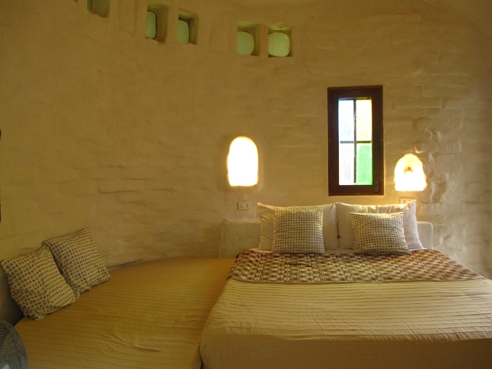 Basic Double Room, 1 Bedroom, Garden View