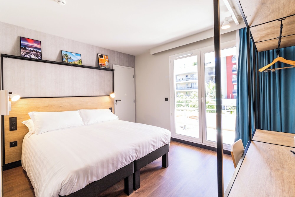 Superior Room, 2 Twin Beds, Balcony - Photo 6