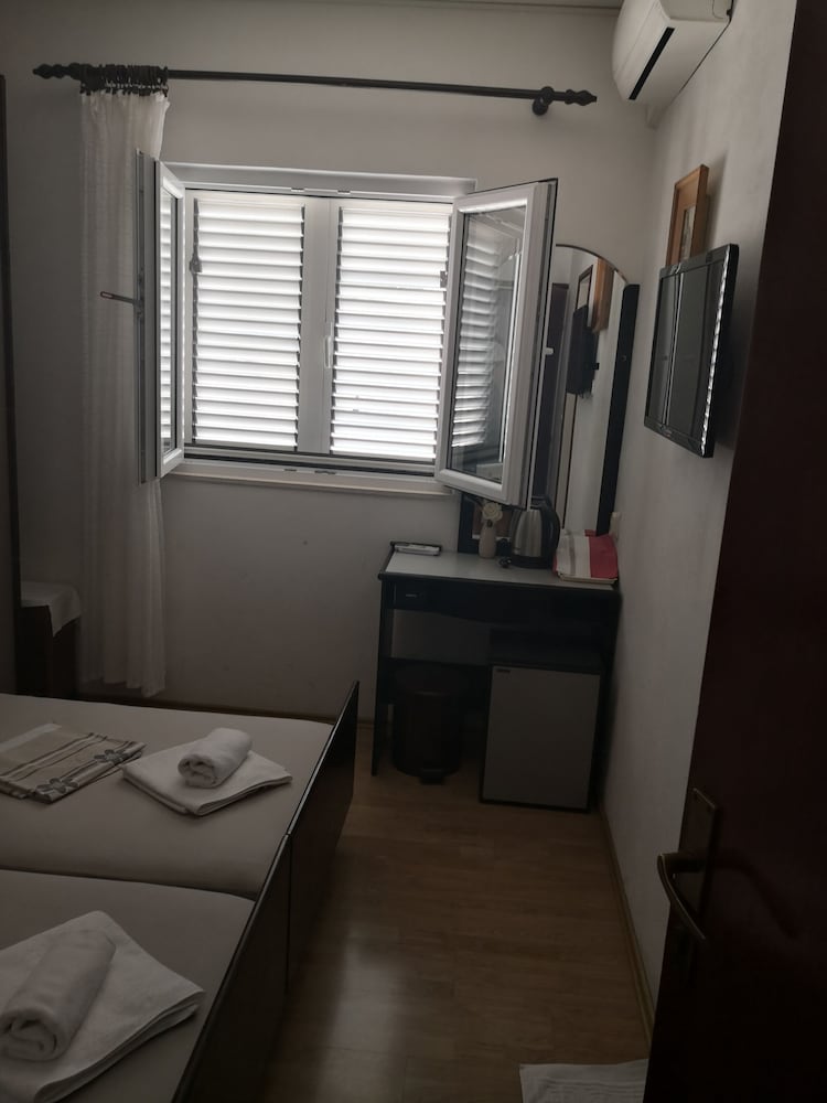 Room, Courtyard View photo 2