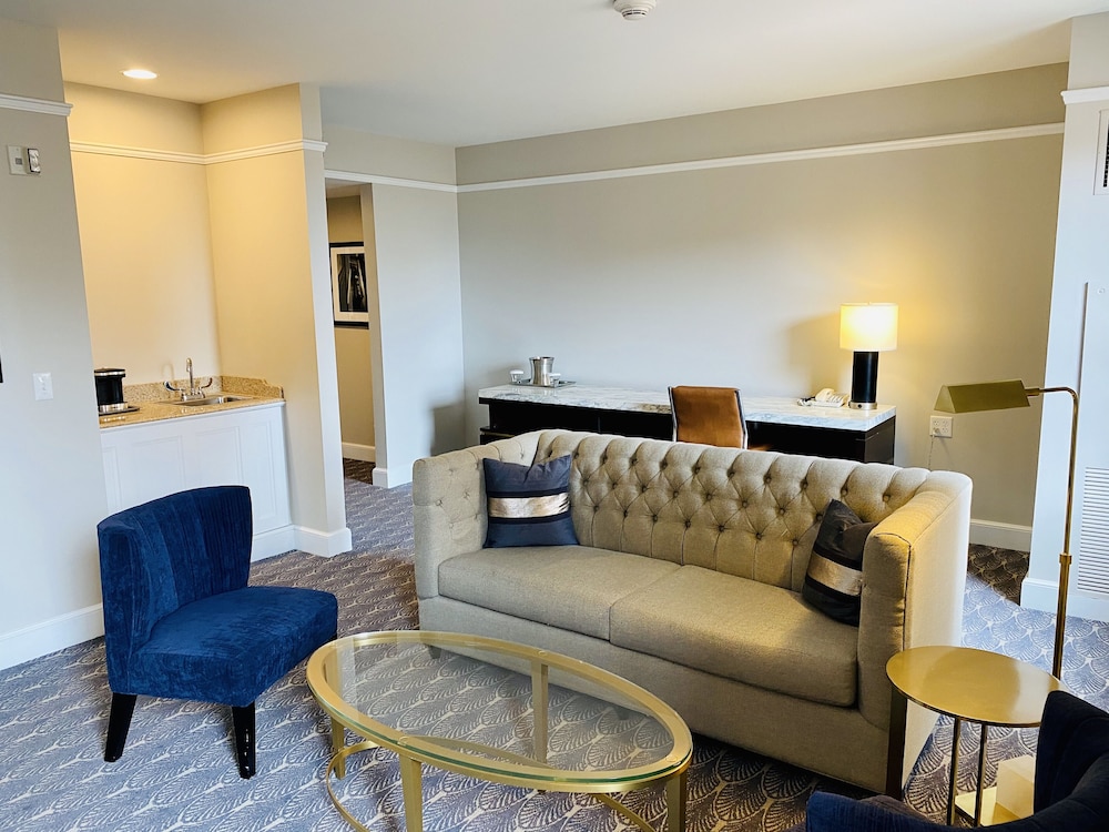 Suite, Accessible - Photo 3
