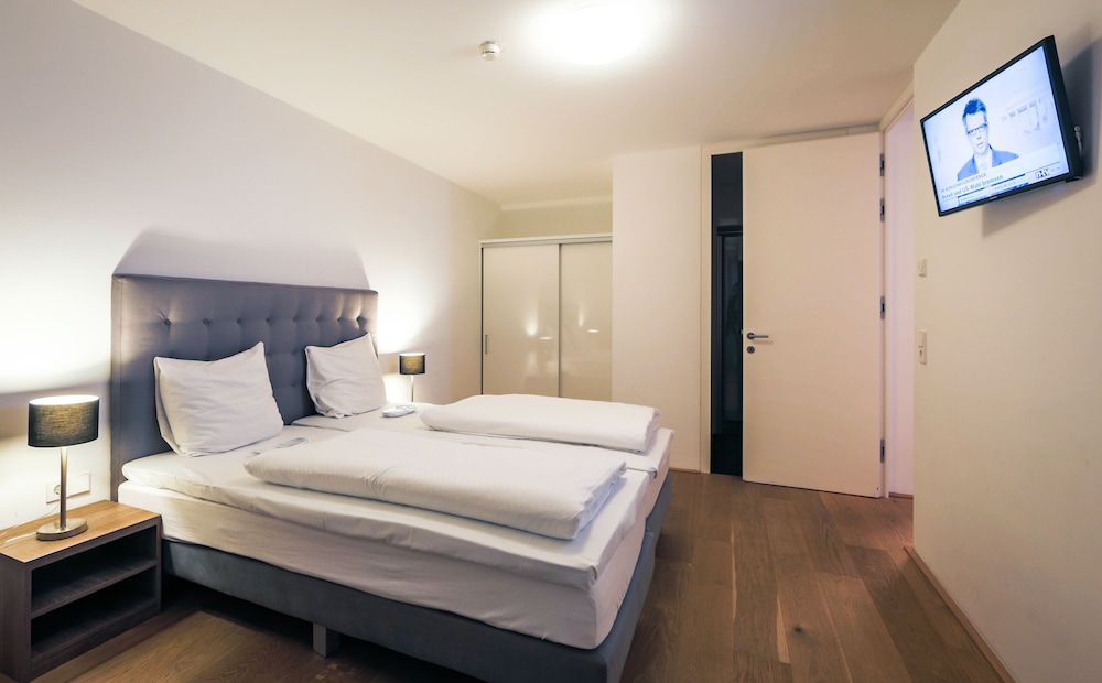 Apartment, 2 Bedrooms, Lake View photo 1
