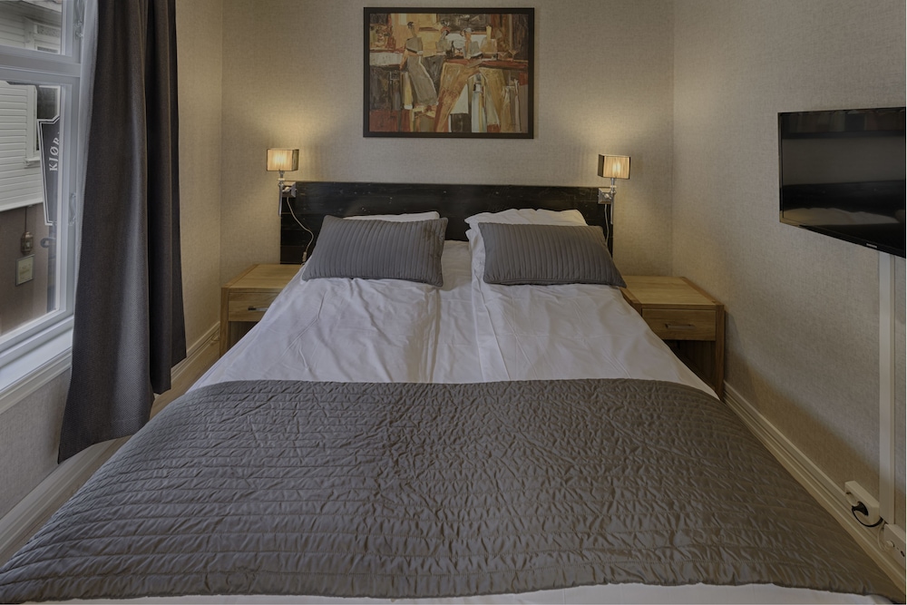 Standard Double Room - Photo 5
