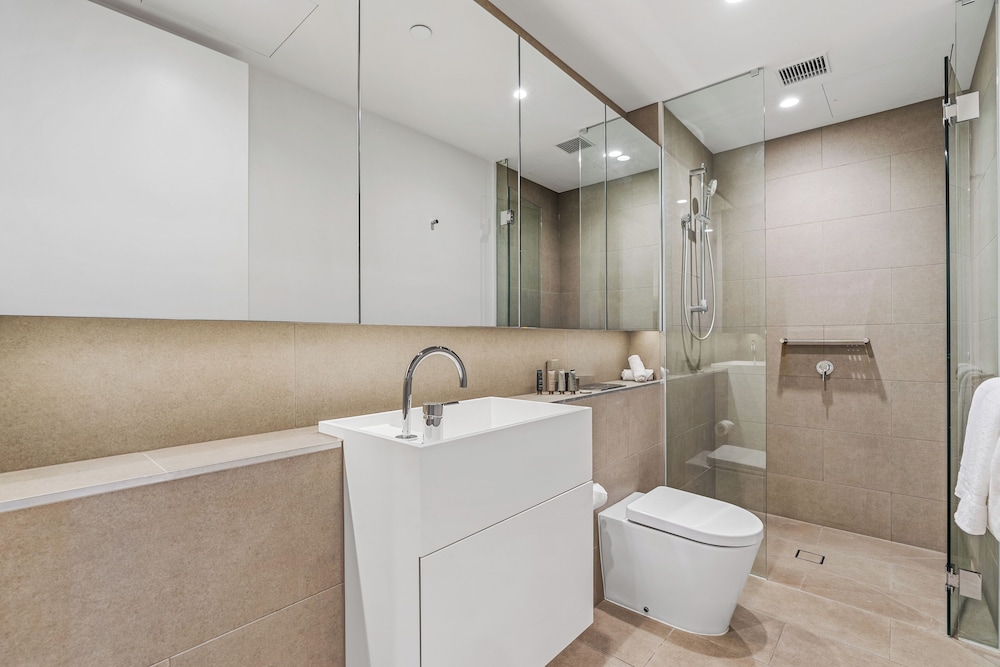 One Bedroom Apartment - Sky High - Photo 7