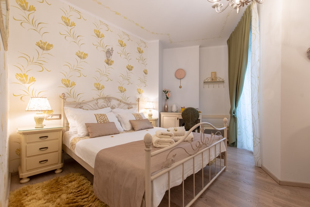 Deluxe Double Room, Balcony - Photo 4
