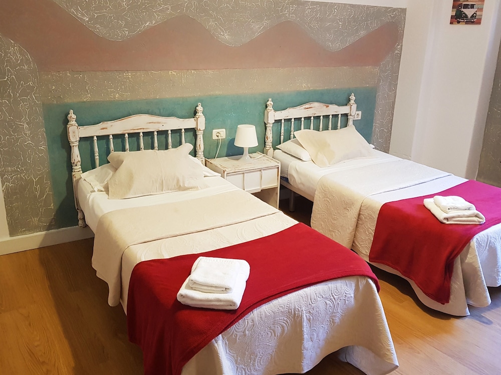 Basic Double or Twin Room - Photo 5